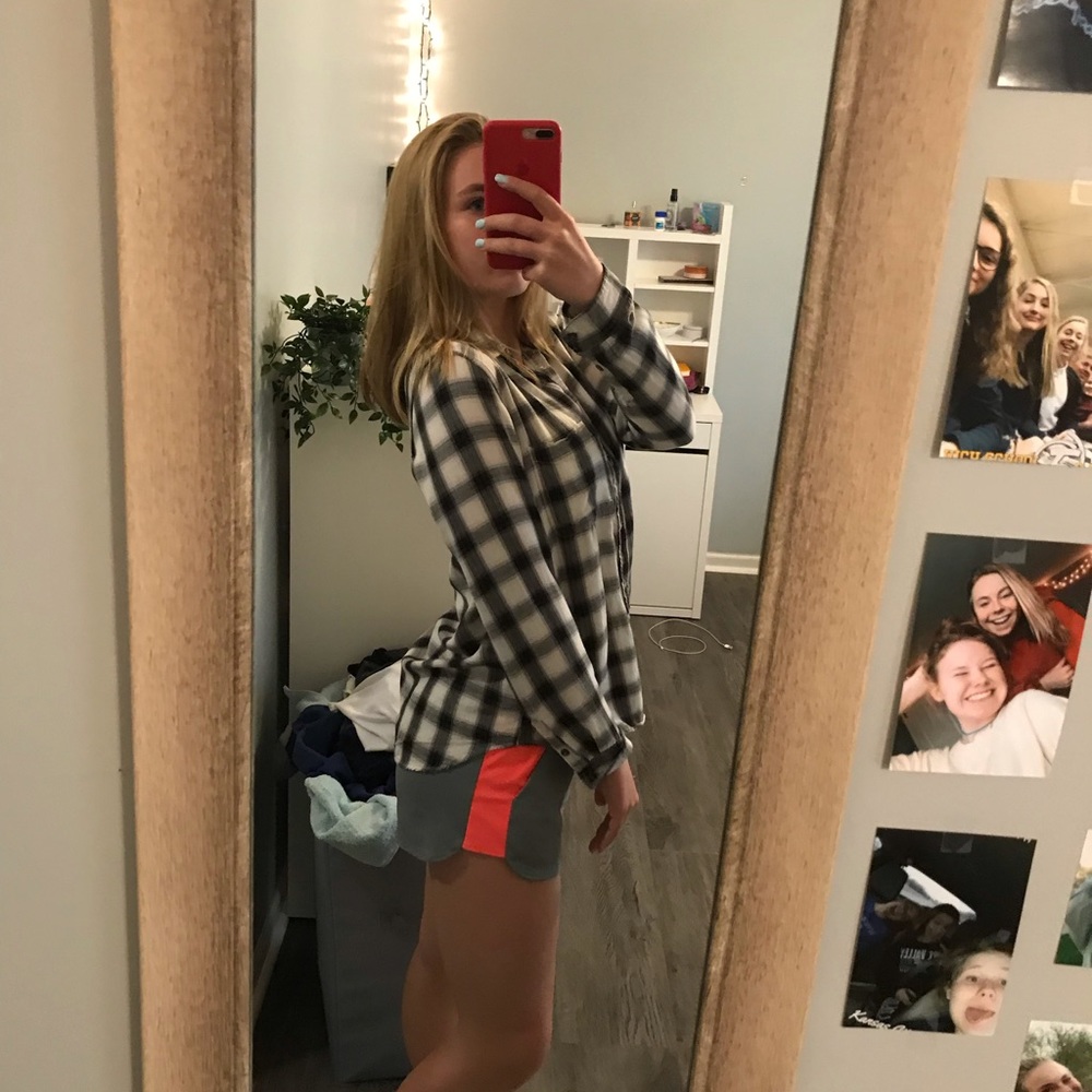 Button up flannel - Picture 4 of 4